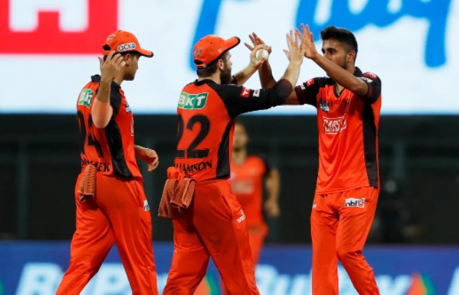 SRH Beat MI With Thin Margin to Keep Their Playoffs Hopes Alive